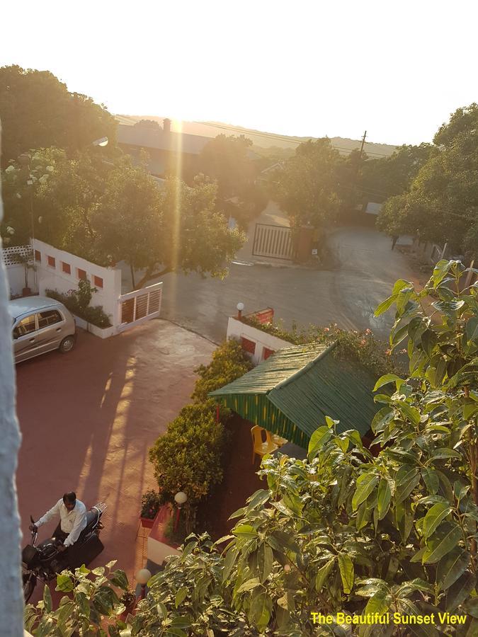 Hotel Stone House มหาบาเลชวาร์ ภายนอก รูปภาพ