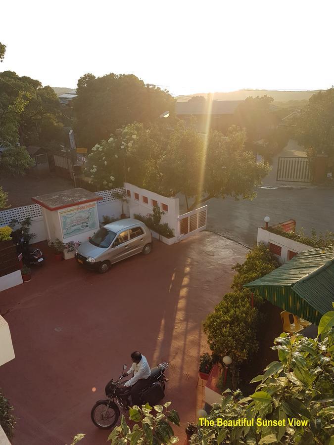Hotel Stone House มหาบาเลชวาร์ ภายนอก รูปภาพ