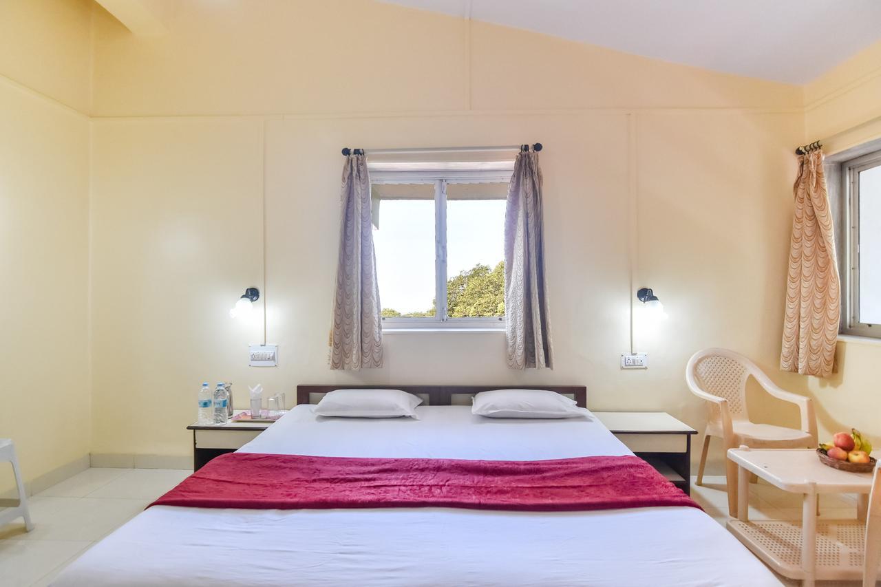 Hotel Stone House มหาบาเลชวาร์ ภายนอก รูปภาพ